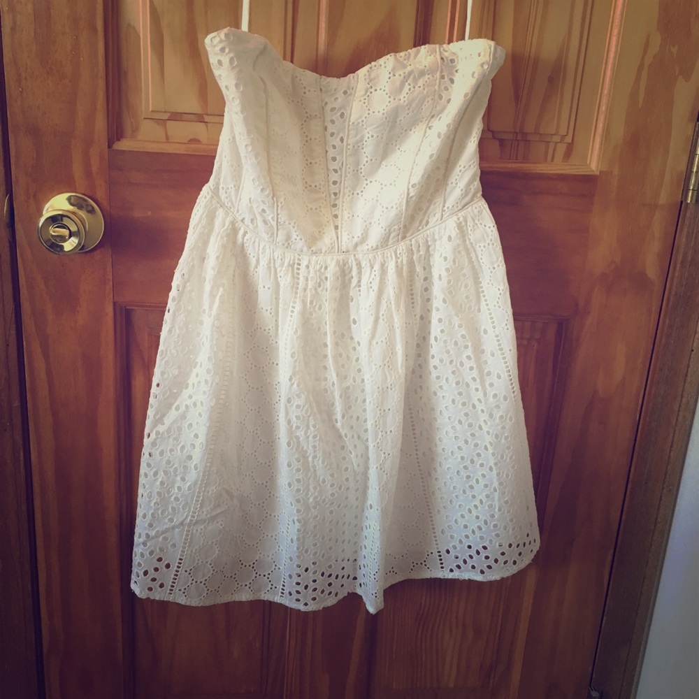 White cotton strapless dress